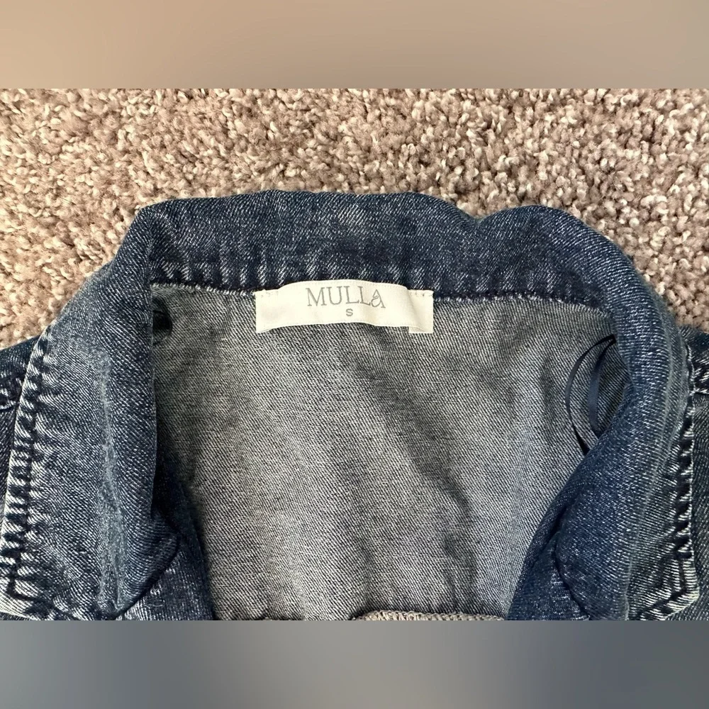 Mulla $99+ Button Collared Vest Style Top - Picture 2 of 5